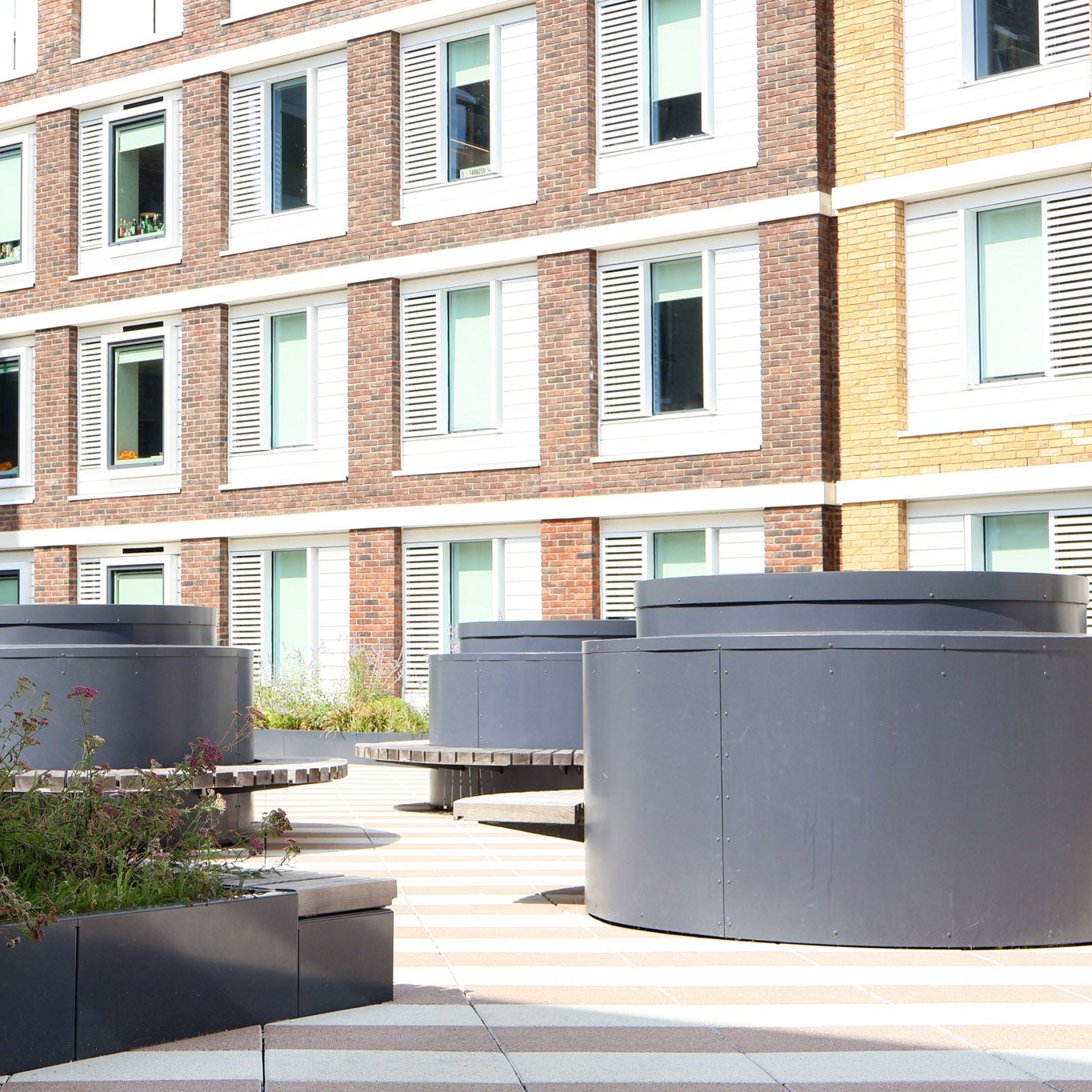 Contain Garden Planter - Circular Planter Tub GEO