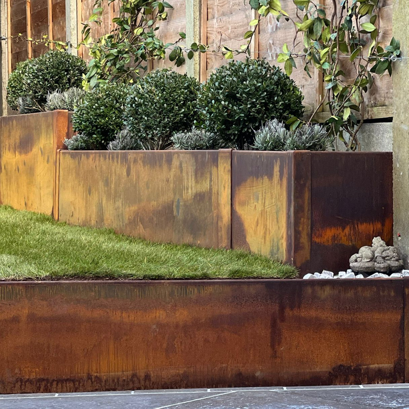 Contour Raised Bed Corten - 500mm High GardenEdgingOnline.com